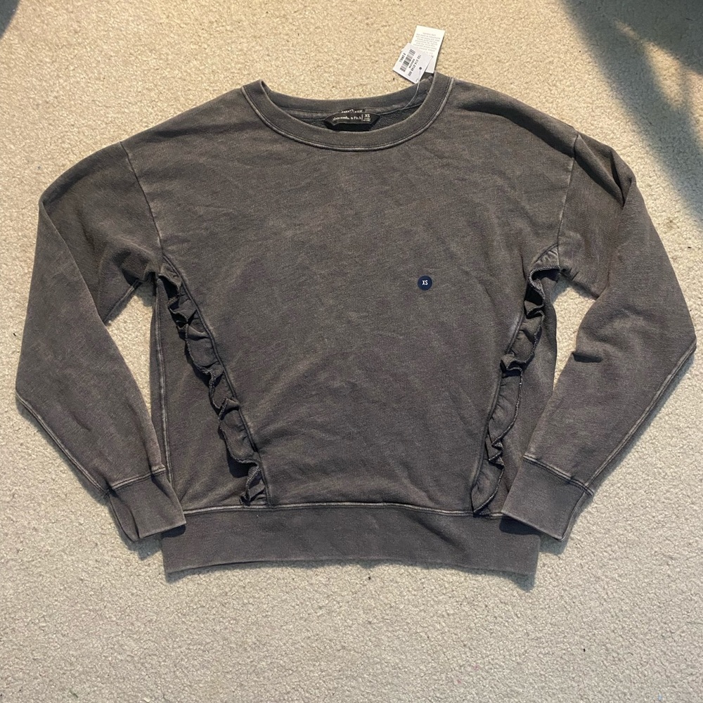 Abercrombie & Fitch Ruffled sweatshirt size XS
